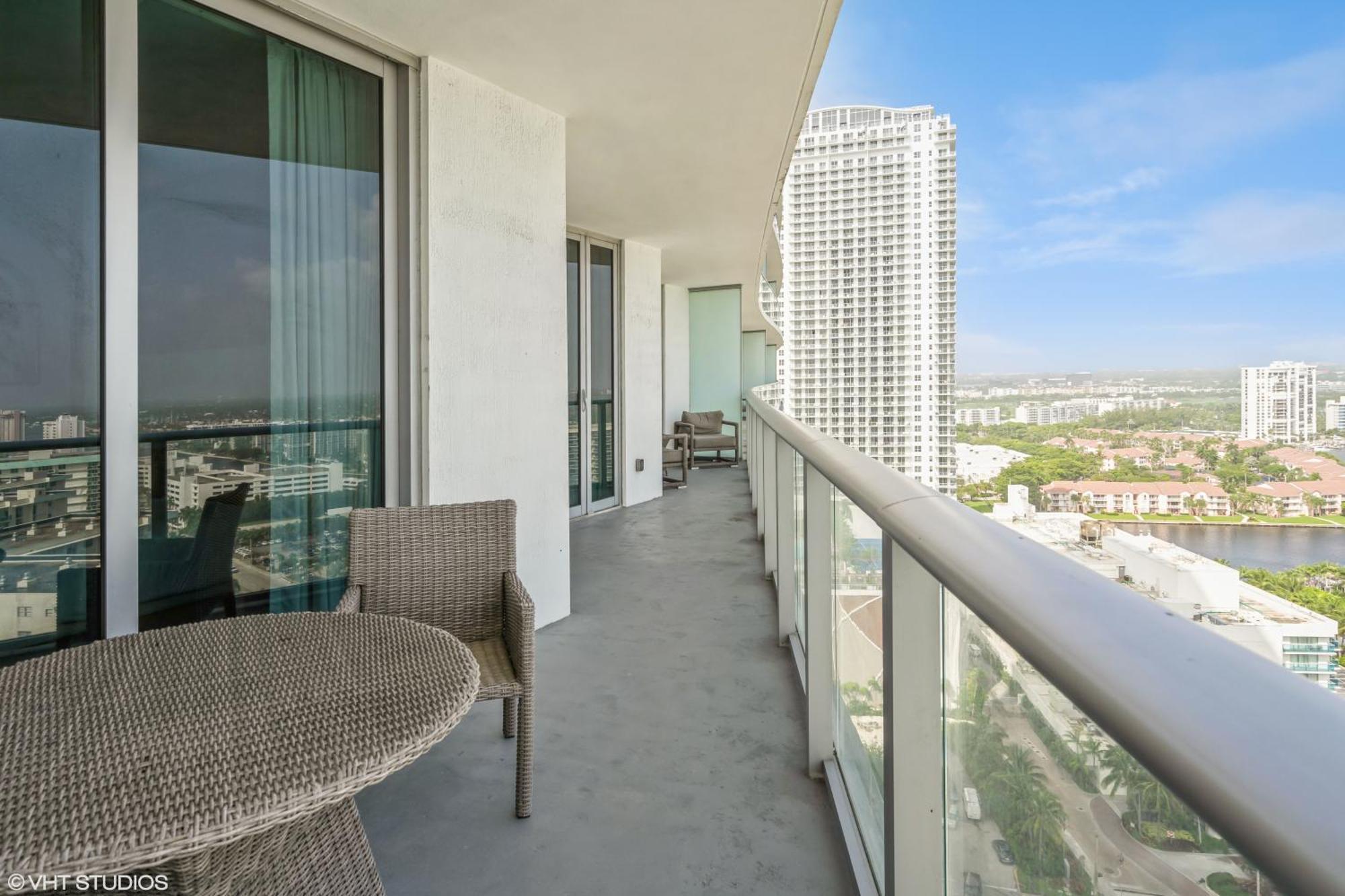 Lyfe Residence Building - Private Apts Over The Beach Hollywood Esterno foto