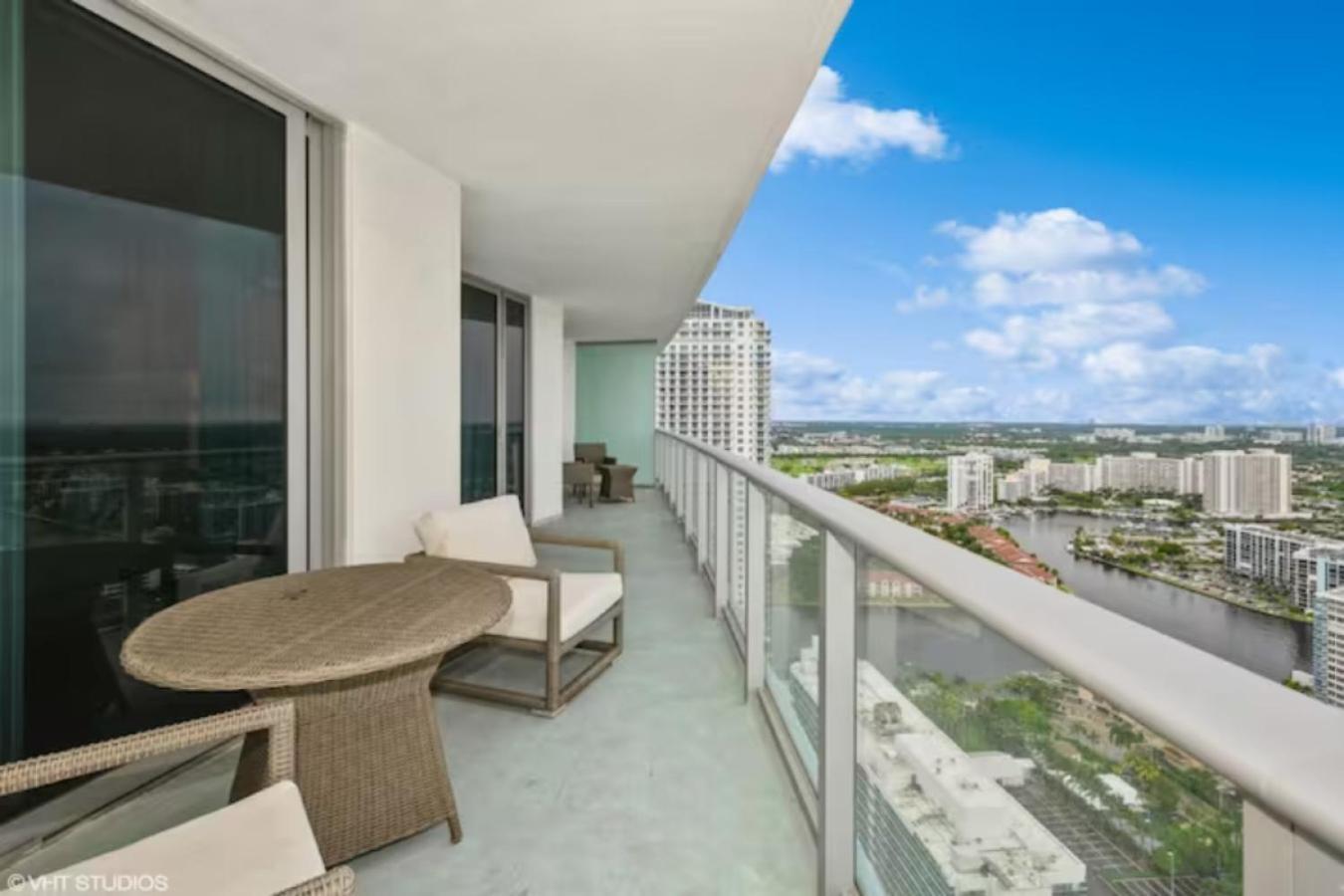 Lyfe Residence Building - Private Apts Over The Beach Hollywood Esterno foto