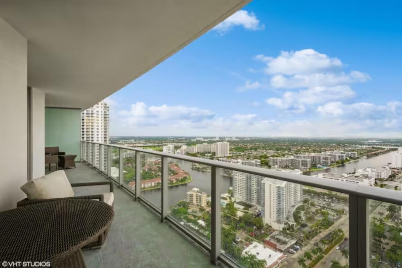 Lyfe Residence Building - Private Apts Over The Beach Hollywood Esterno foto